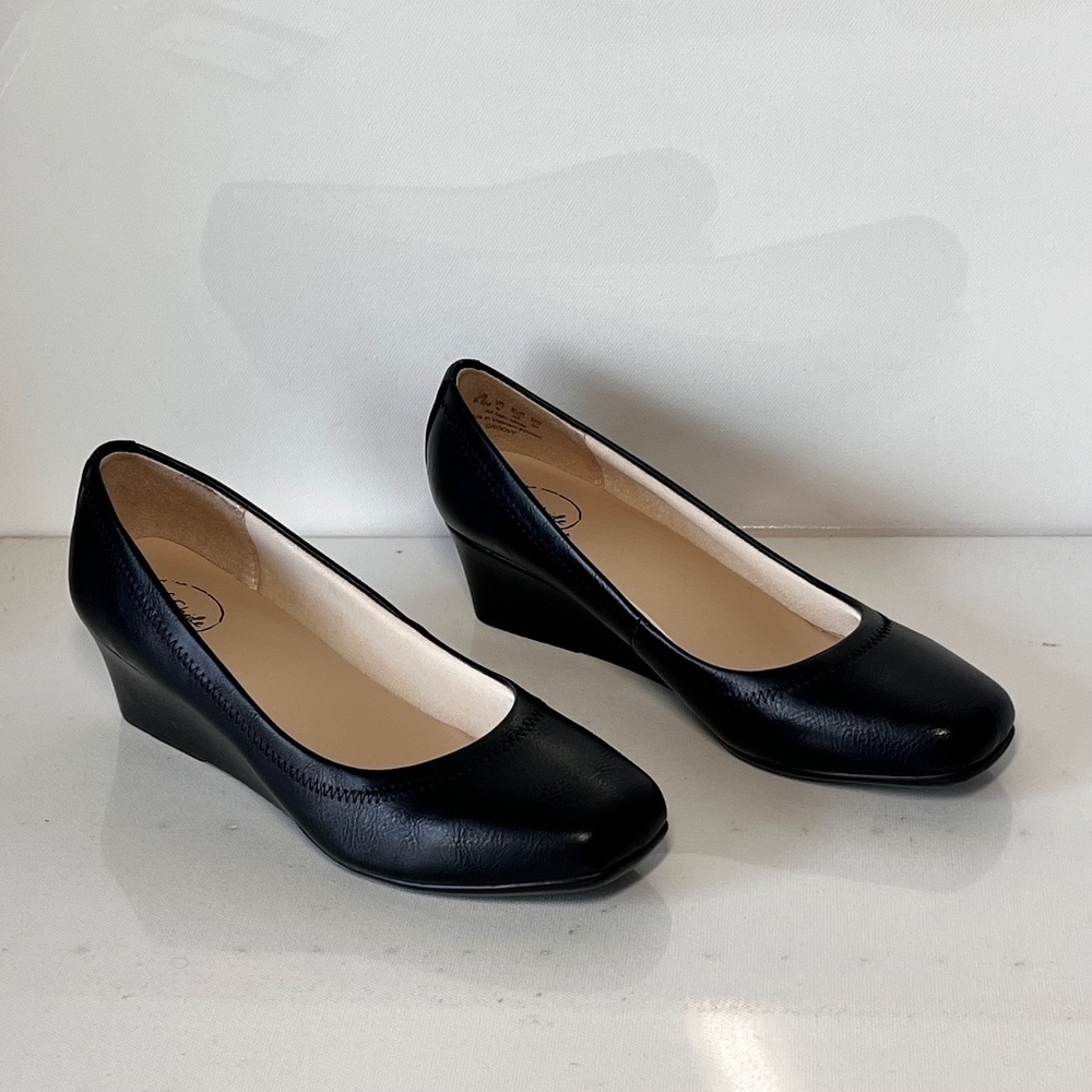 LifeStride Groovy Wedge Pumps